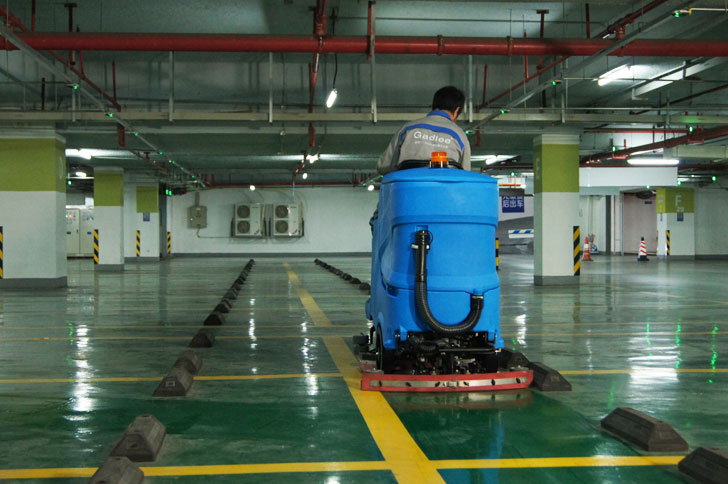 停车场清洁驾驶式让运动改变生活